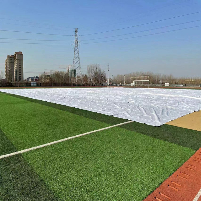 Lonas y cubiertas para campos de béisbol y softbol